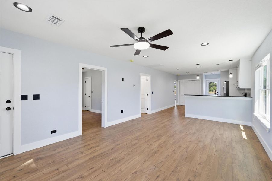 Spacious, unfurnished interior of a new home in , Bremond (Image 11).