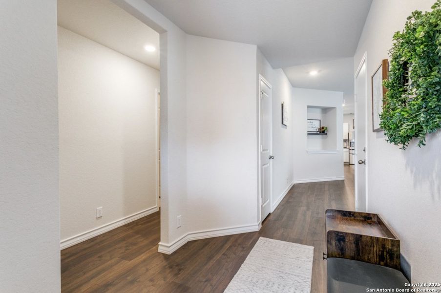 Spacious, unfurnished interior of a new home in Red River Ranch, Cibolo (Image 17).