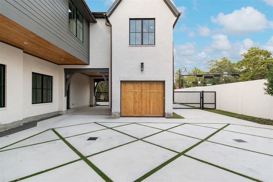 Huge courtyard drive behind the gated drive.