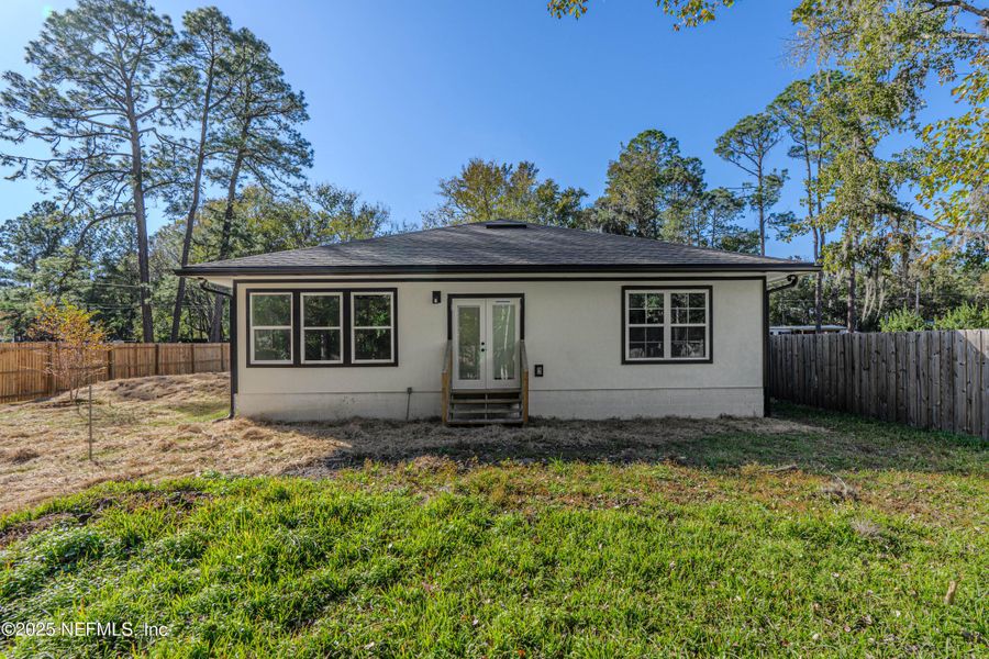 Exterior details and patio area of a home in , Jacksonville (Image 22).