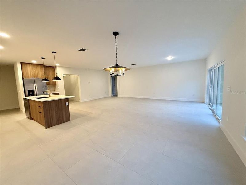 Spacious, unfurnished interior of a new home in , Venice (Image 5).