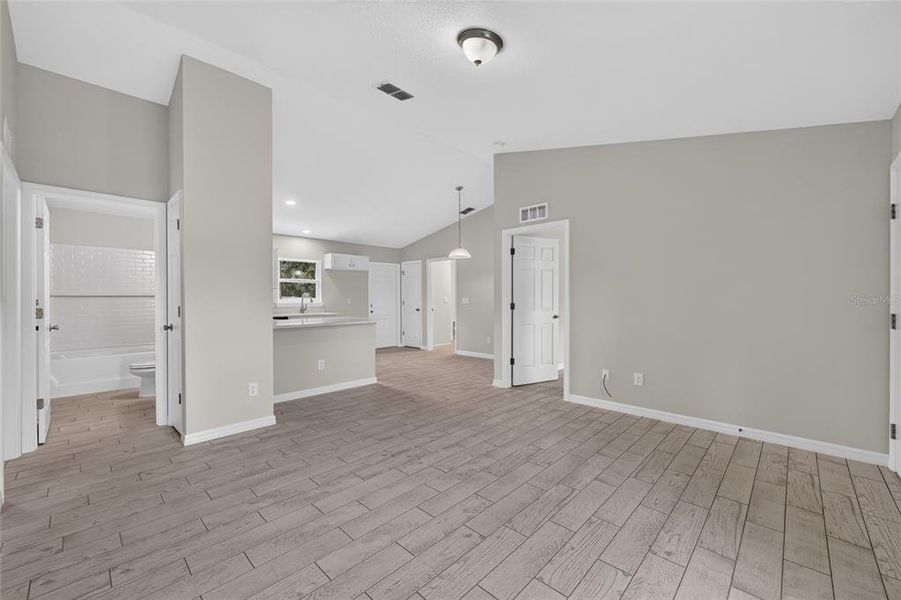 Spacious, unfurnished interior of a new home in , Ocala (Image 15).