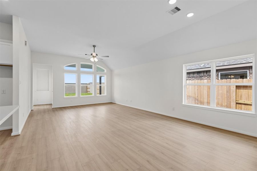 Spacious, unfurnished interior of a new home in Creekhaven, Iowa Colony (Image 17). Spacious, unfurnished interior of a new home in Creekhaven, Iowa Colony (Image 17).
