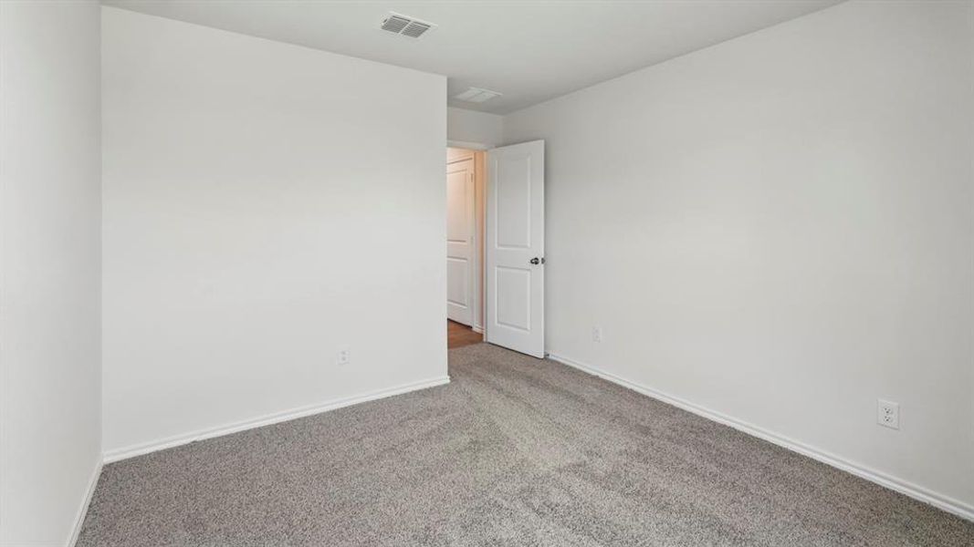 Spacious, unfurnished interior of a new home in Forestbrook Estates, Paris (Image 13).