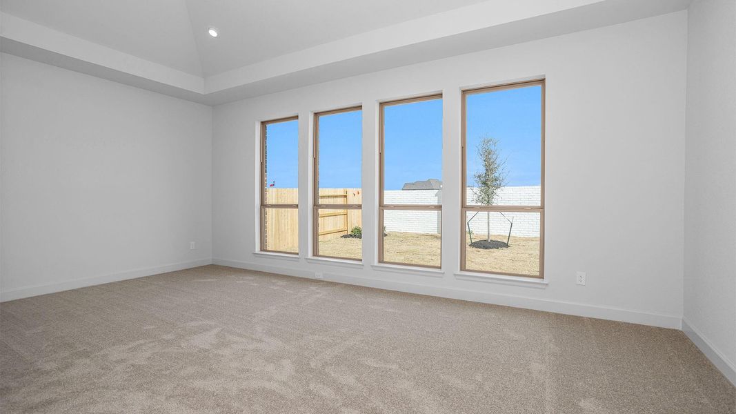 Spacious, unfurnished interior of a new home in Valencia, Manvel (Image 15).
