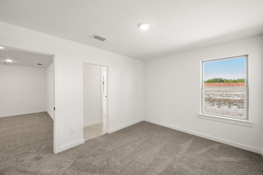 Spacious, unfurnished interior of a new home in Country Hollow Sales Phase 1, Willow Park (Image 24).