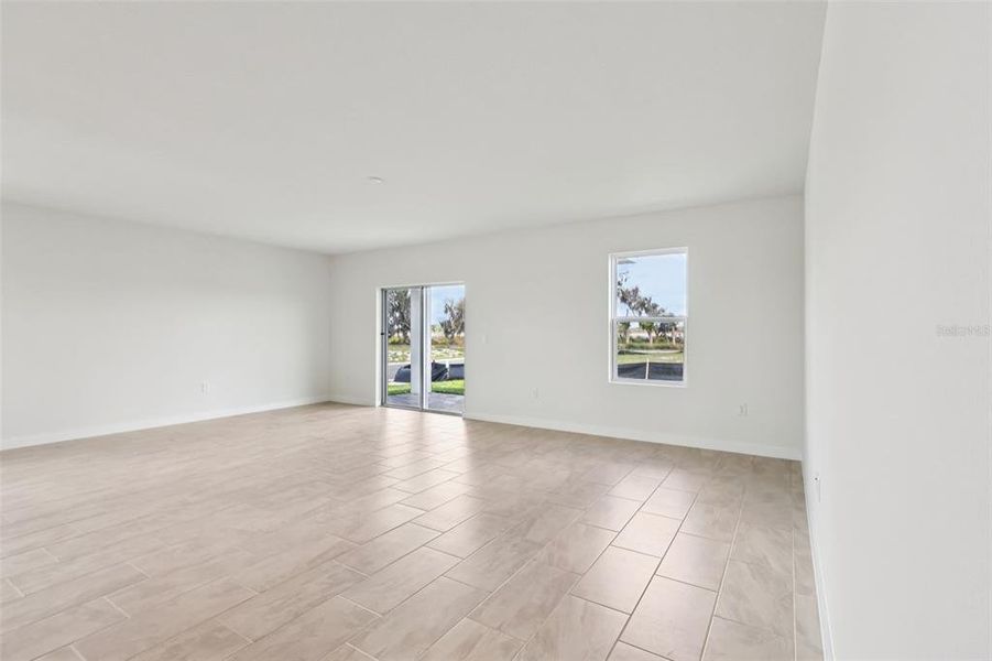 Spacious, unfurnished interior of a new home in Willowbrook North, Winter Haven (Image 15).