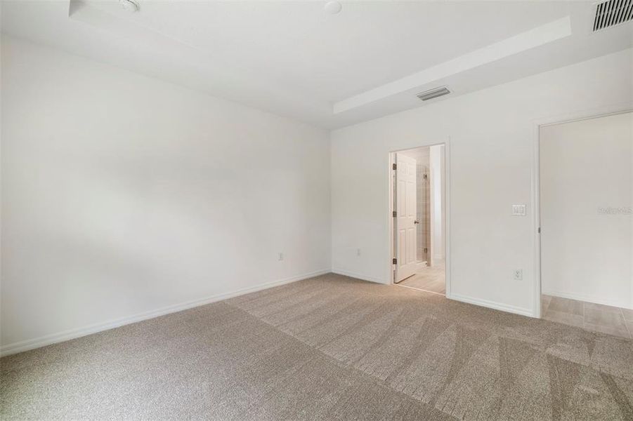 Spacious, unfurnished interior of a new home in Lake Lincoln, Eustis (Image 10).
