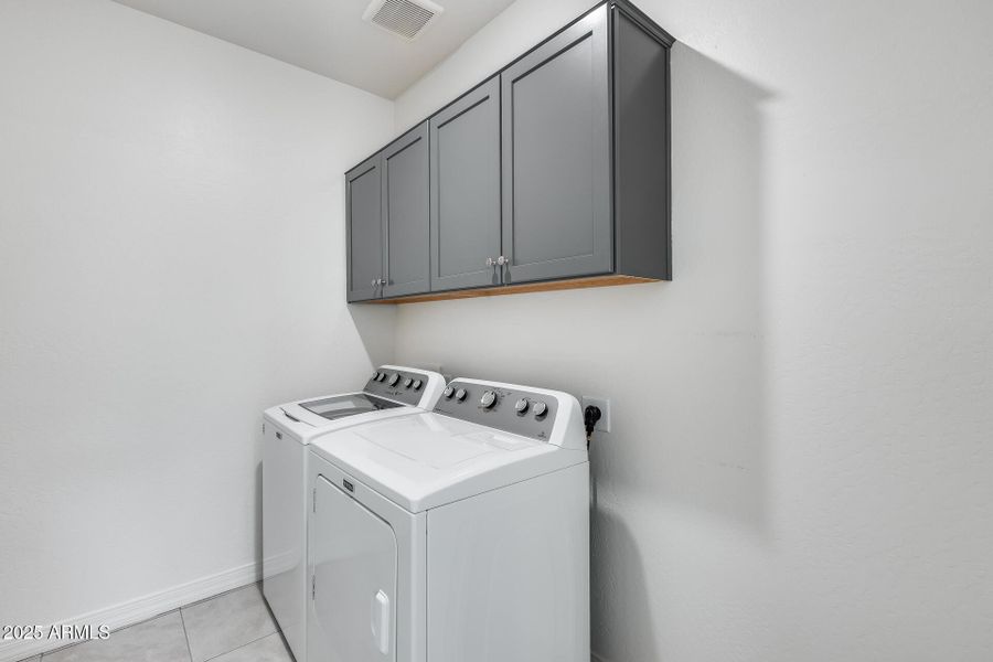 Inside Laundry Room, Washer & Dryer Conv Inside Laundry Room, Washer & Dryer Conv