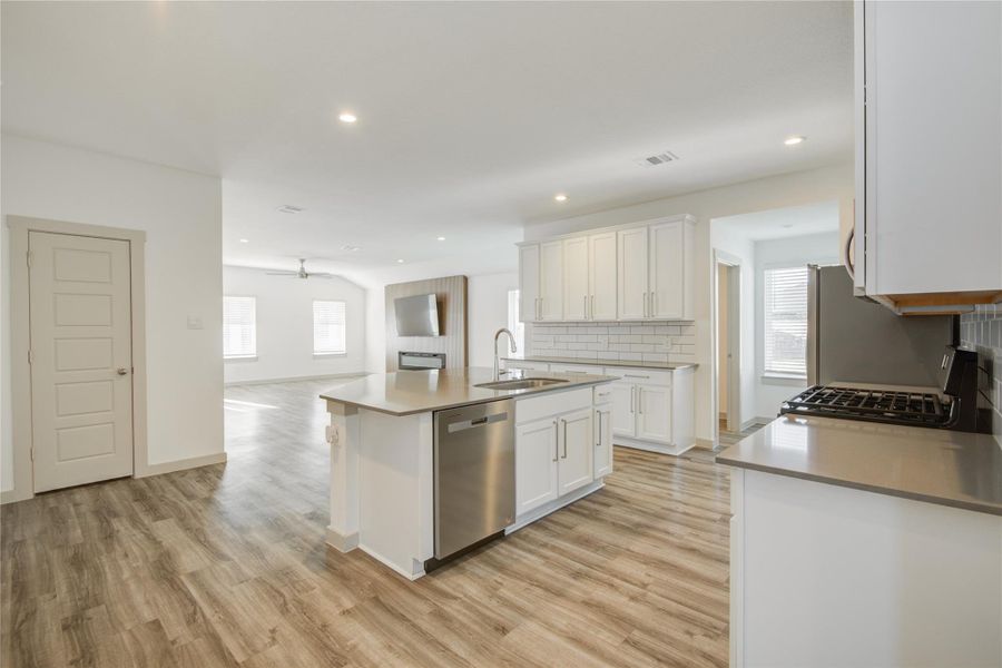 Furnished interior view inside a new home in , Rosharon (Image 9).