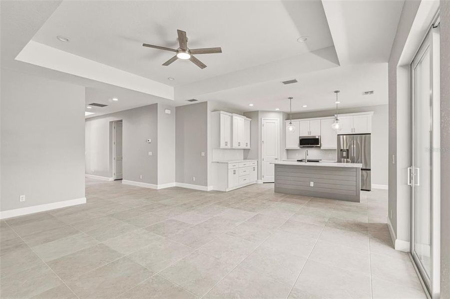 Spacious, unfurnished interior of a new home in , Rotonda West (Image 19).