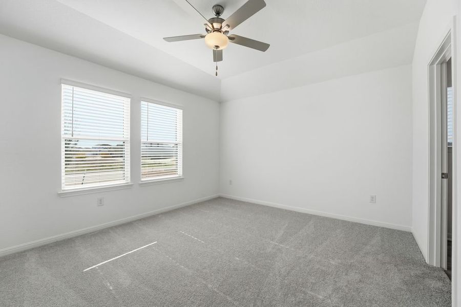 Spacious, unfurnished interior of a new home in Longview, Del Valle (Image 15).