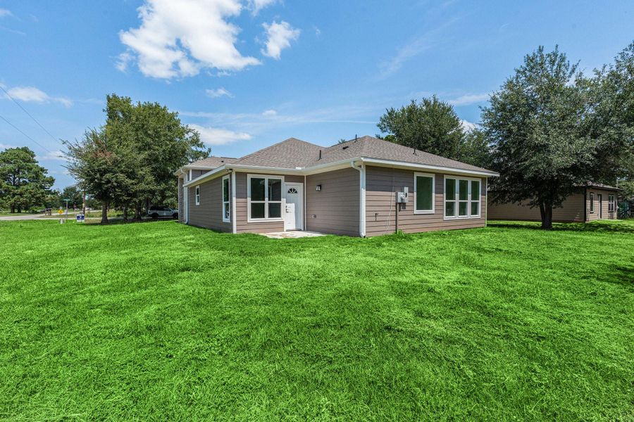 Charming one-story home with a modern exterior, large windows, and a spacious, lush green yard. Ideal for families seeking a blend of comfort and outdoor space. Charming one-story home with a modern exterior, large windows, and a spacious, lush green yard. Ideal for families seeking a blend of comfort and outdoor space.