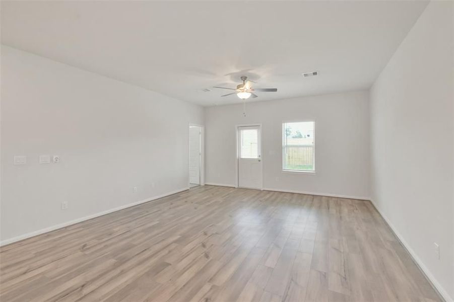 Spacious, unfurnished interior of a new home in Lakes at Black Oak, Magnolia (Image 7).