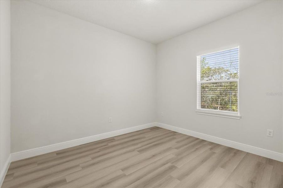 Spacious, unfurnished interior of a new home in , Ocala (Image 27).