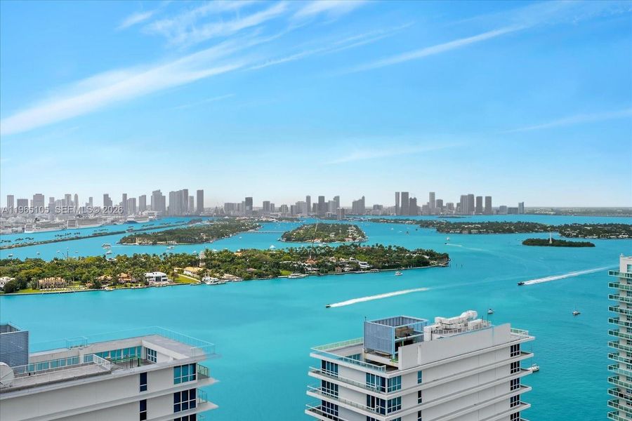 Condo located in Miami Beach, FL showcasing its design and architecture (Image 26).