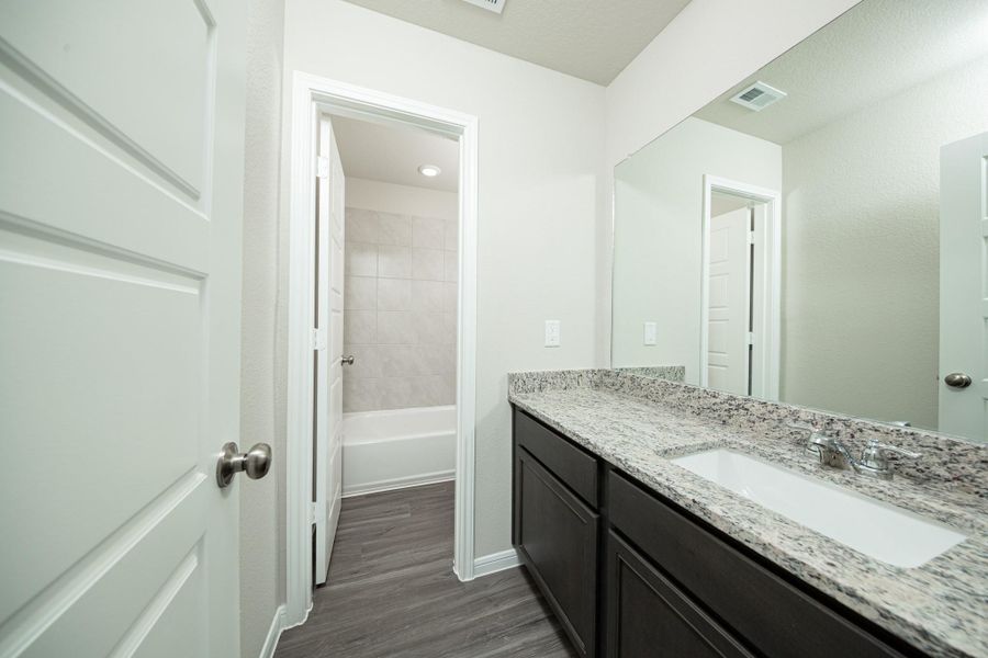 Furnished interior view inside a new home in Mackenzie Creek, Conroe (Image 5).
