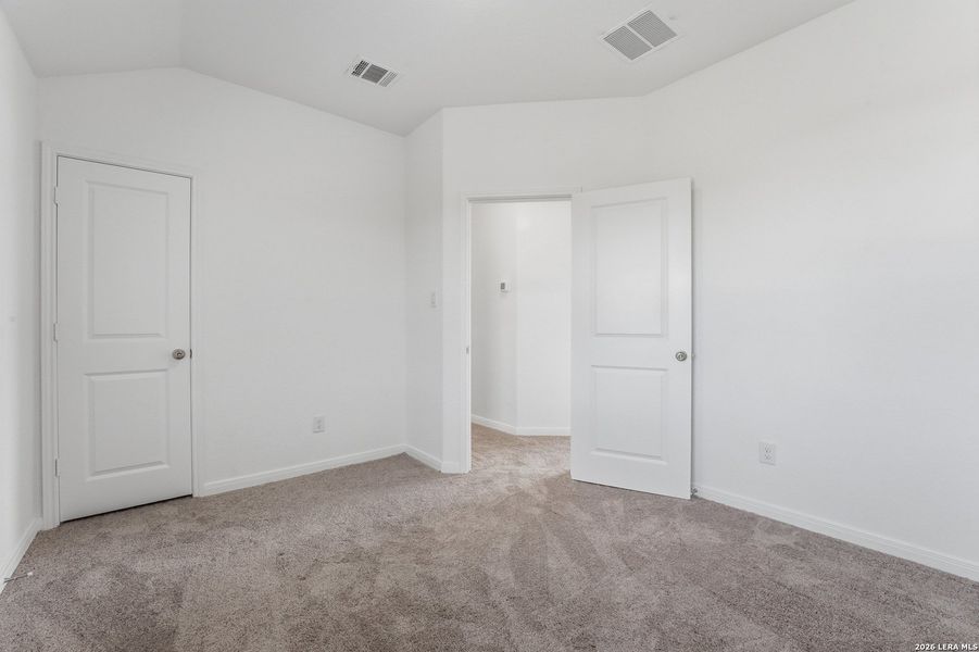 Spacious, unfurnished interior of a new home in Guadalupe Heights, Seguin (Image 35).