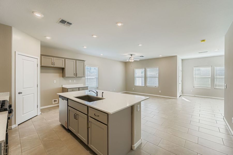 1,705sf New Home in Maricopa, AZ.  - Slide 8