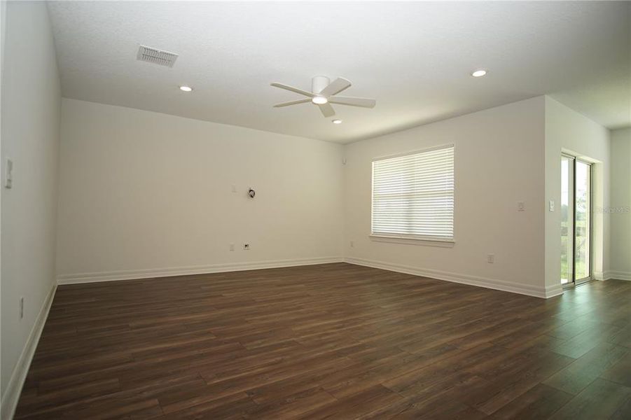 Spacious, unfurnished interior of a new home in Summers Cay, Thonotosassa (Image 18).