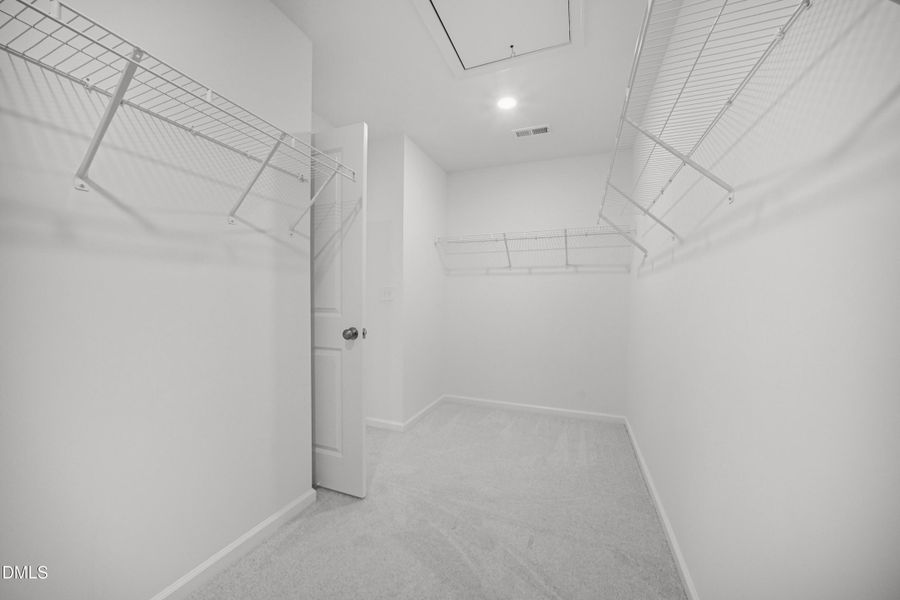 SUN_Everlee_Pic_CarsonII_QMI_226_Closet_