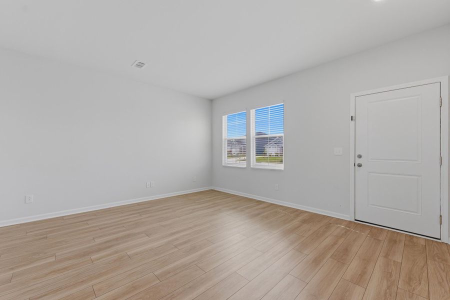 Spacious, unfurnished interior of a new home in Bradford Pointe, Summerville (Image 17).