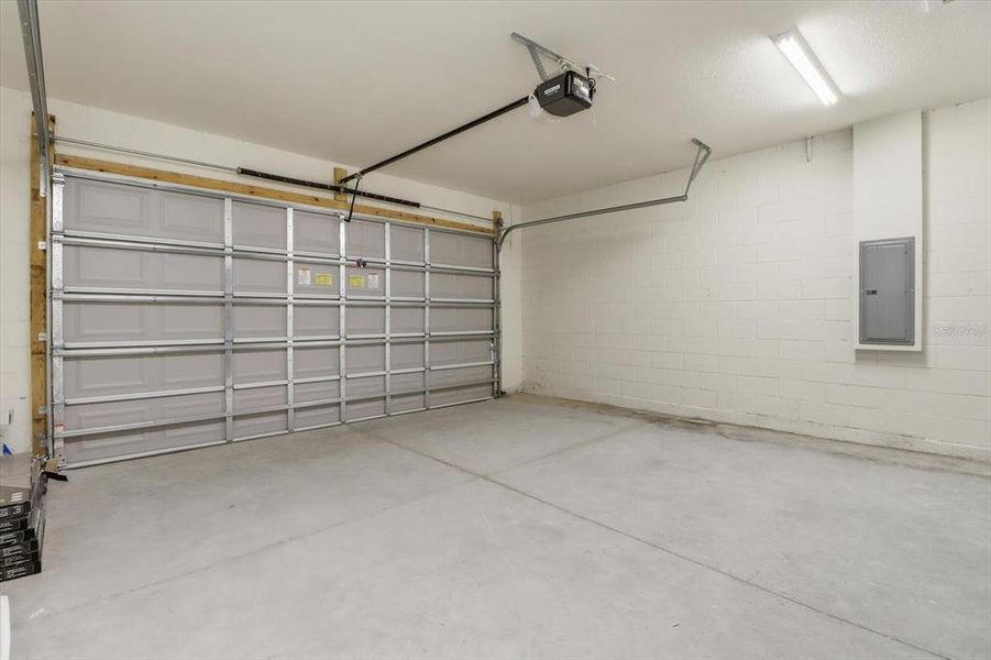 Spacious, unfurnished interior of a new home in , Ocala (Image 37).