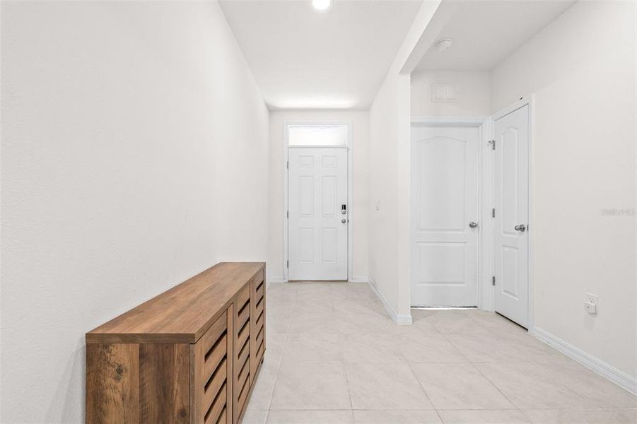 Spacious, unfurnished interior of a new home in , Bartow (Image 21).