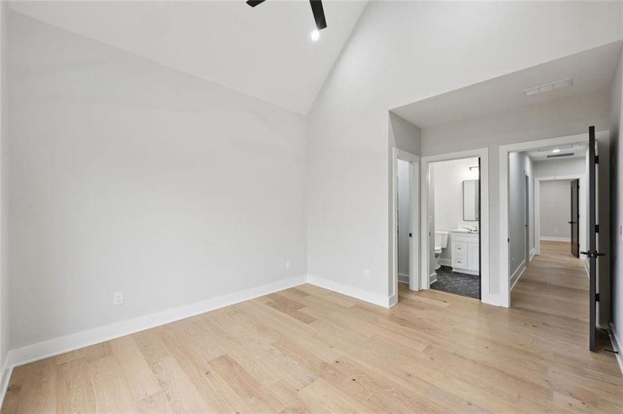 Spacious, unfurnished interior of a new home in , Auburn (Image 86).