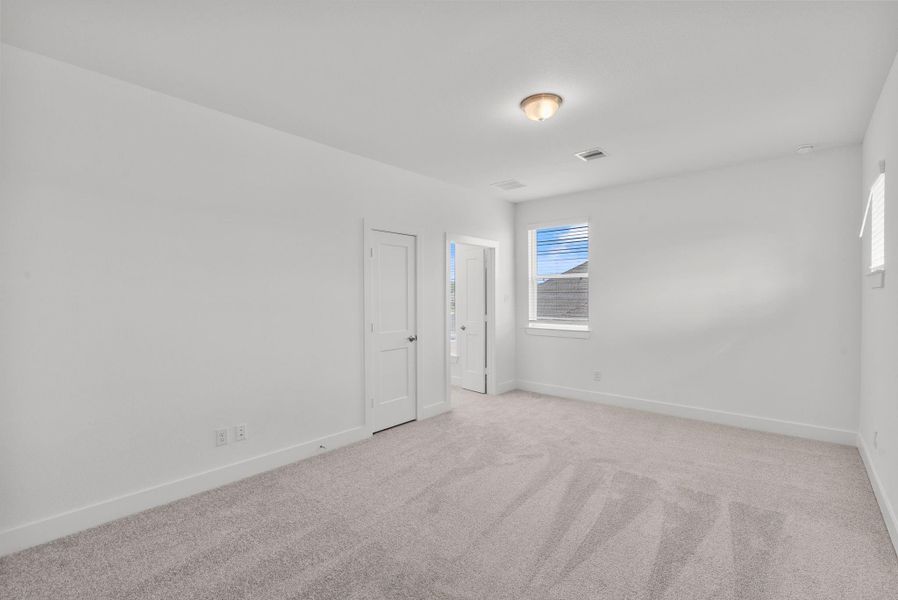 Spacious, unfurnished interior of a new home in The Trails, New Caney (Image 25).