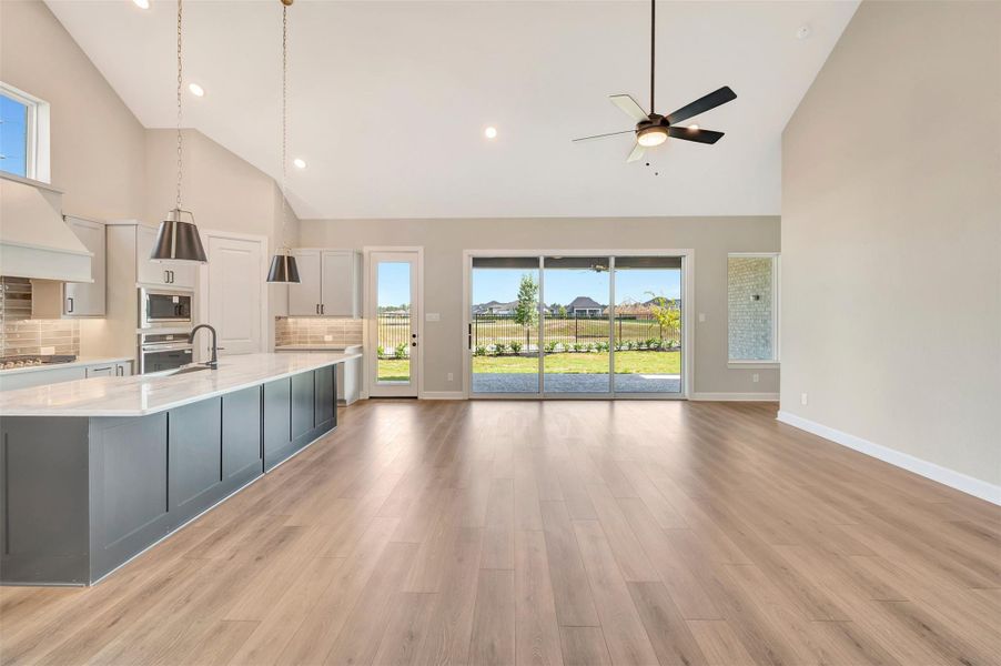 Spacious, unfurnished interior of a new home in ARTAVIA - Parkview Collection, Conroe (Image 24).