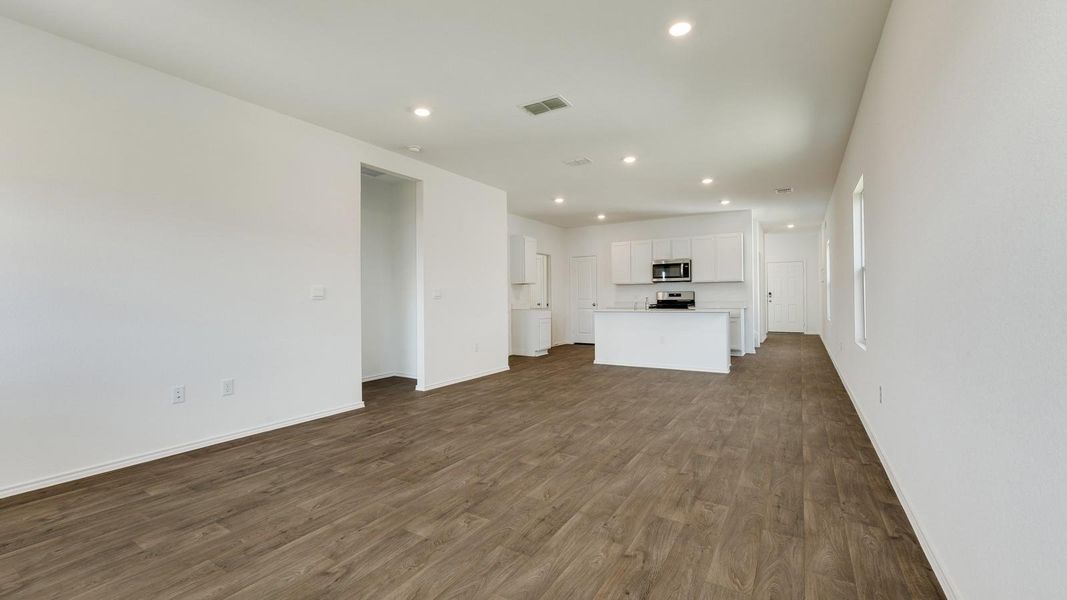 Spacious, unfurnished interior of a new home in Durango, Mustang Ridge (Image 15).