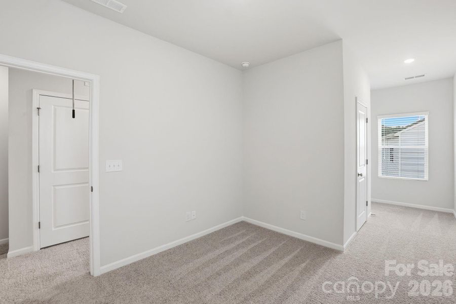 Spacious, unfurnished interior of a new home in Sloan Station, Charlotte (Image 15).