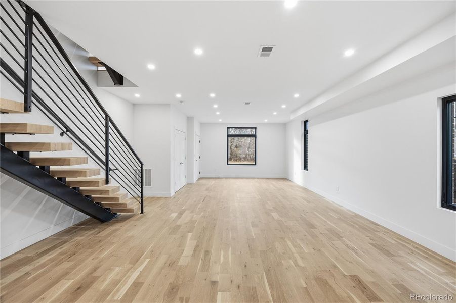 Spacious, unfurnished interior of a new home in , Denver (Image 33).