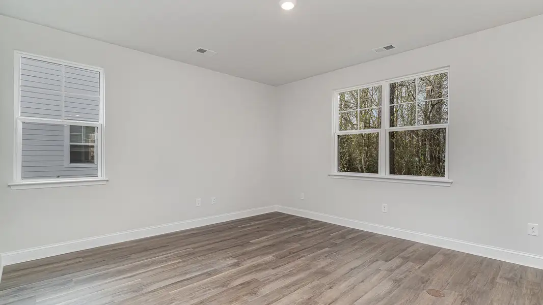 Spacious, unfurnished interior of a new home in The Preserve at Shaftesbury Glen, Conway (Image 8).