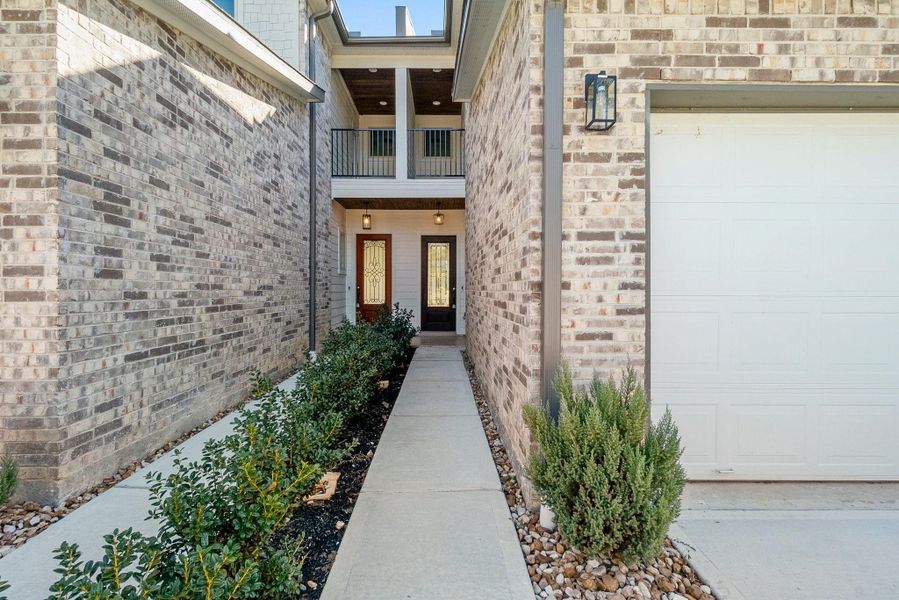 Exterior details and patio area of a home in , Willis (Image 4).