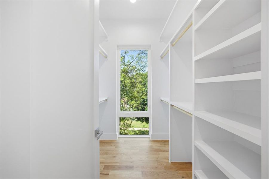 Spacious, unfurnished interior of a new home in , Dallas (Image 28).