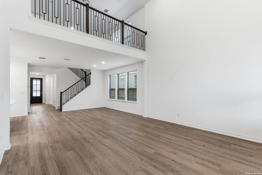 Spacious, unfurnished interior of a new home in Lily Springs, Seguin (Image 32).