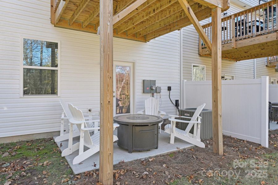 Exterior details and patio area of a home in , Charlotte (Image 24).