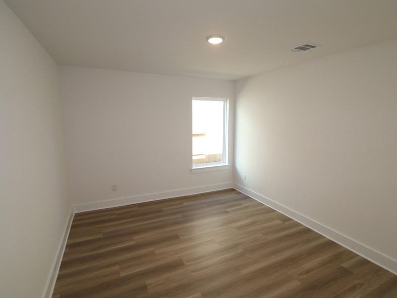 Spacious, unfurnished interior of a new home in Lago Mar, Santa Fe (Image 10).
