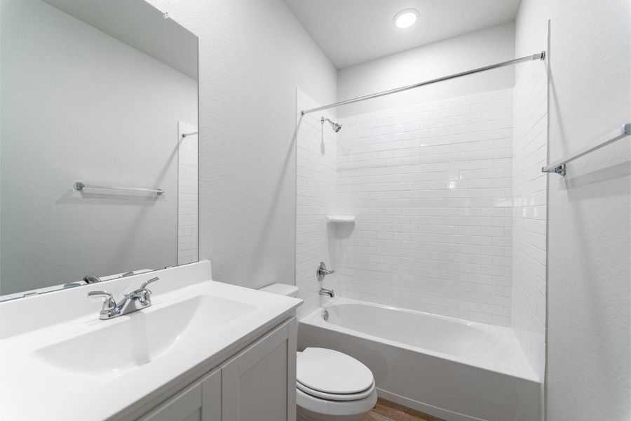 Furnished interior view inside a new home in Lago Mar, Texas City (Image 4).