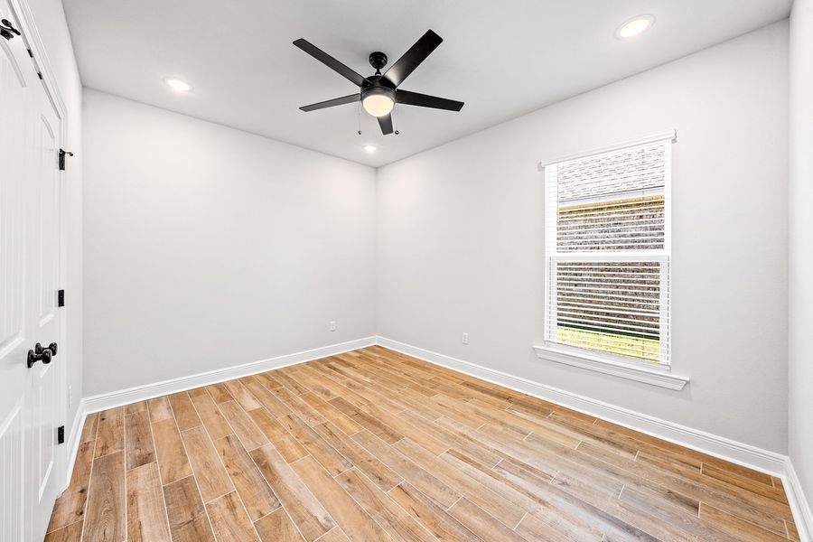 Spacious, unfurnished interior of a new home in Natureview, Freeport (Image 13).