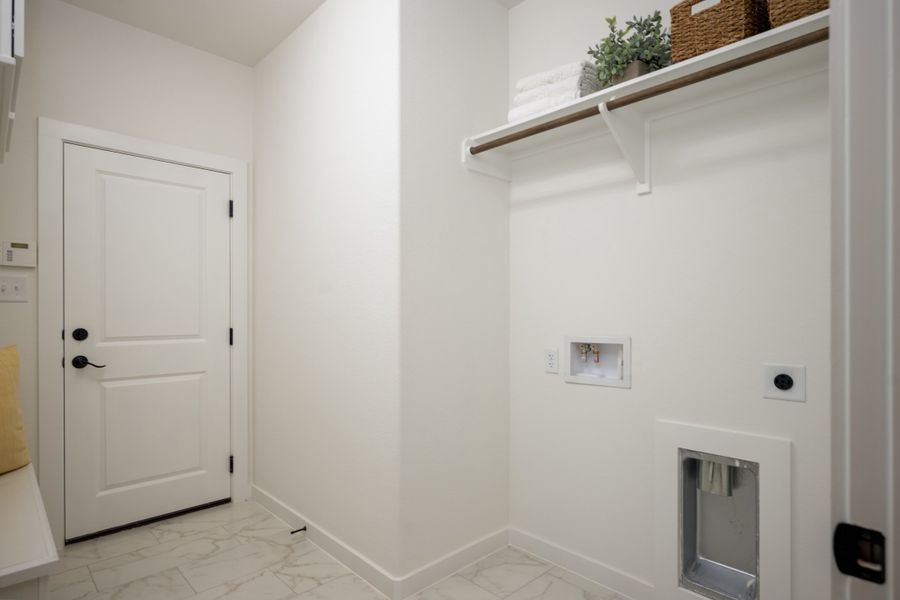 Representative unfurnished interior of a home built from the The Rose by Avonley Homes in Pinemont, Bryan (Image 27).