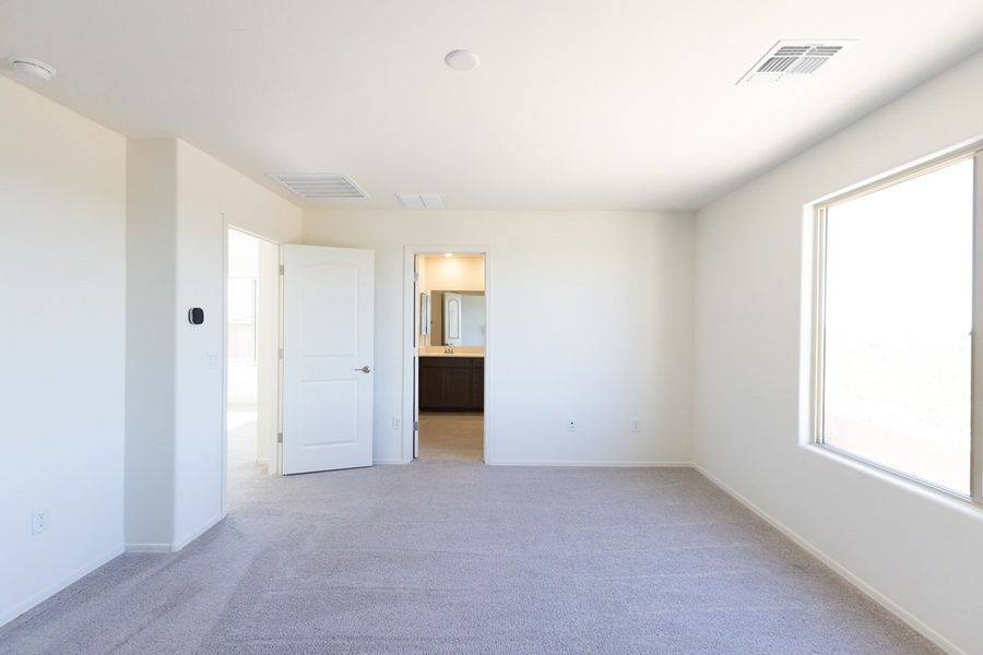 Spacious, unfurnished interior of a new home in Founders Ridge, Vail (Image 8).