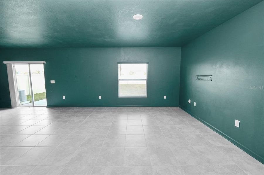 Spacious, unfurnished interior of a new home in Ranches at Lake McLeod, Eagle Lake (Image 28).