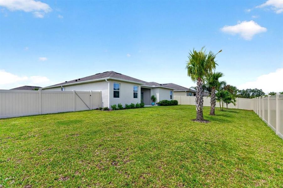 Exterior details and patio area of a home in Archers Mill, Ormond Beach (Image 29).