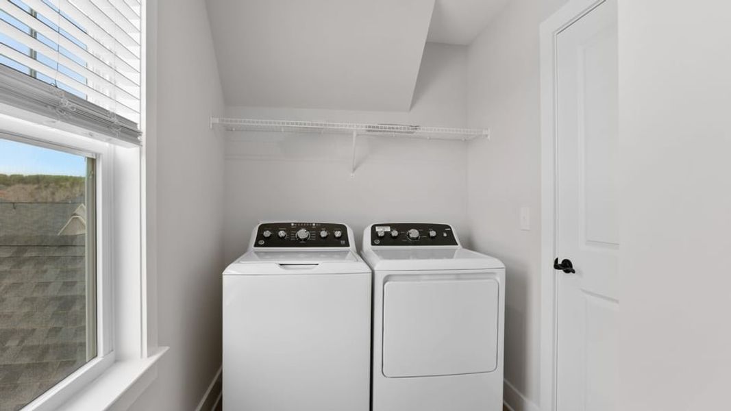 Representative interior finishes for a home built from the Bakersfield by D.R. Horton in Edgewood Estates, Greenville (Image 14).