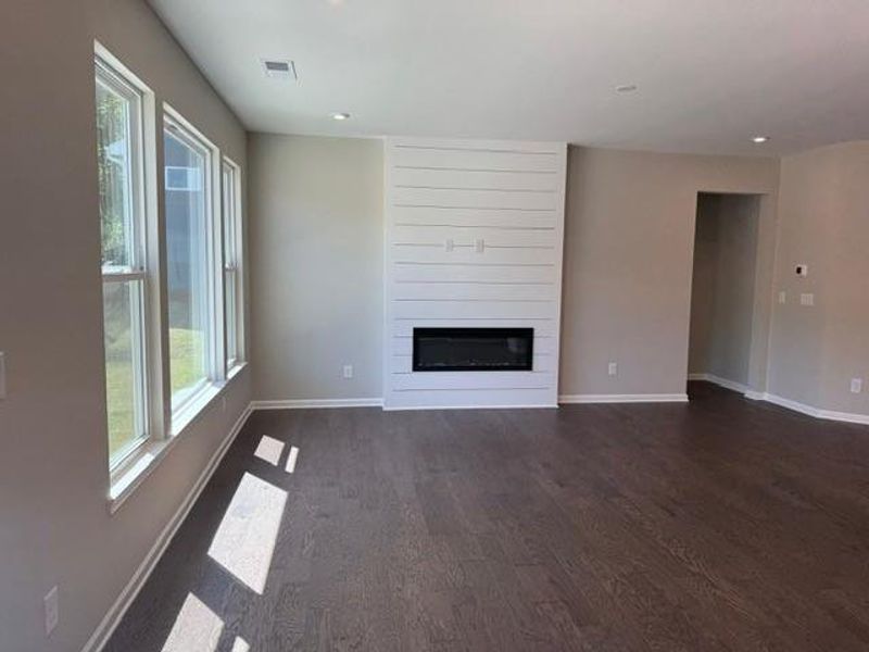 Spacious, unfurnished interior of a new home in Easton Park, Dallas (Image 16).