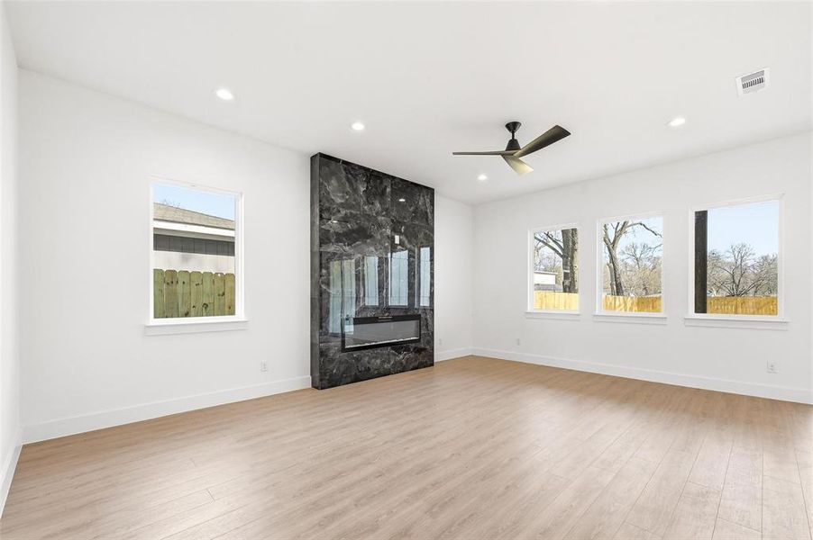 Spacious, unfurnished interior of a new home in , Dallas (Image 11).