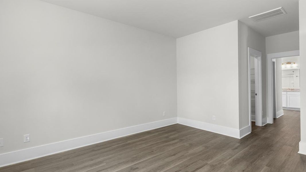 Spacious, unfurnished interior of a new home in Rolling Hills, Bolivia (Image 26).